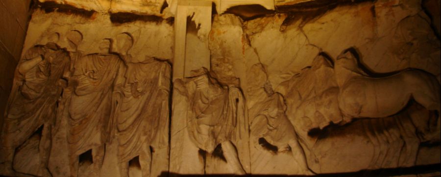 Гражане Афин. Фрагмент скульптурной группы в Афинах. (Фото  Лимарева В.Н.)