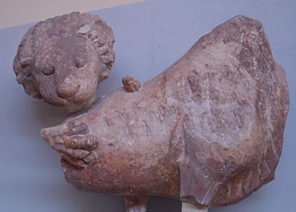 Лев терзающий жертву. Дельфы. (6-5 век до н.э.) (Фото  Лимарева В.Н.)