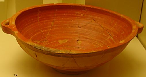 Чаша найденная в Микенах. 12 до н.э. Археологический музее Микен.  (Фото Лимарева В.Н.)