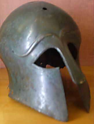 Греческий шлем.(Древняя Греция,6 век до н.э.) Эрмитаж. Фото Лимарева В.Н.