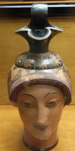 Сосуд в виде головы женщины. Аттика. 5 век. Эрмитаж. Фото Лимарева В.Н.