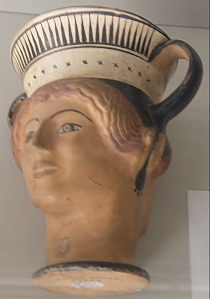 Сосуд в виде головы женщины. Аттика. 5 век. Эрмитаж. Фото Лимарева В.Н.