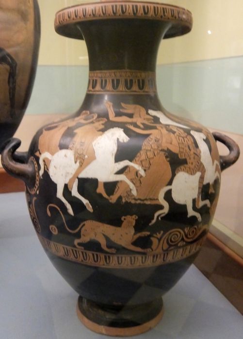 Приподношение даров невесте. Греческая ваза 4 века до н.э. Эрмитаж. (Фото  Лимарева В.Н.)